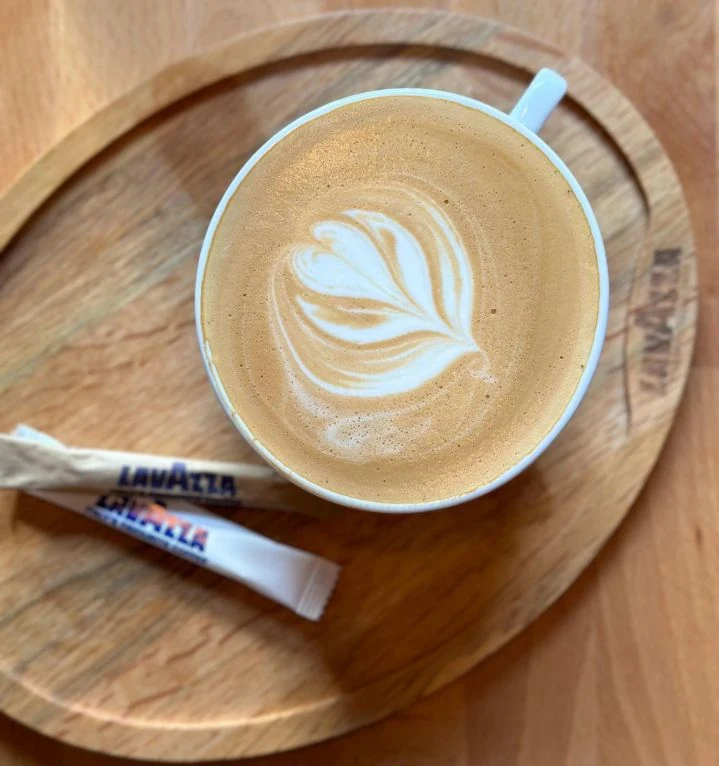 FLAT WHITE